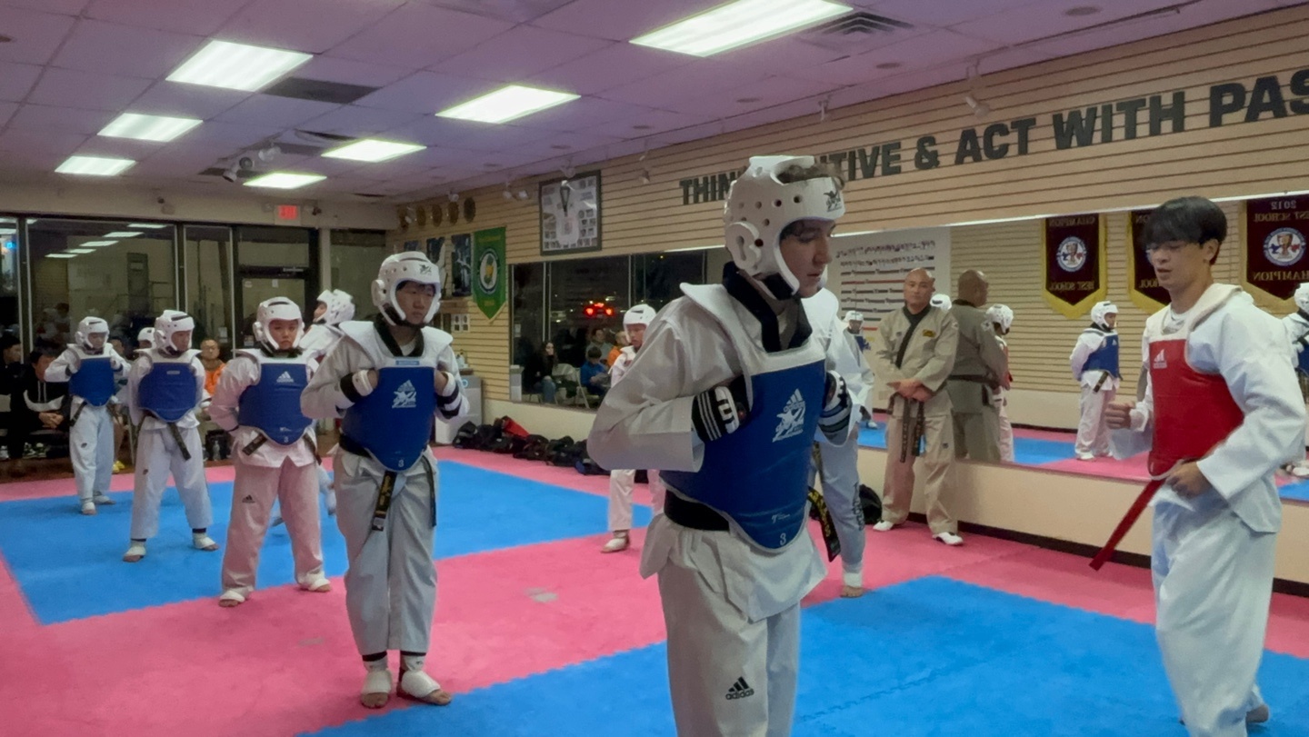 Sparring class at Dae Han Taekwondo