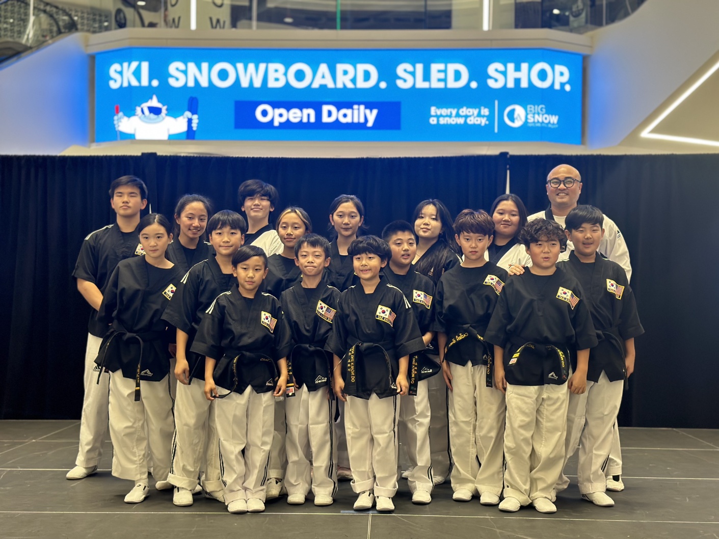 Demo team group photo before a performance