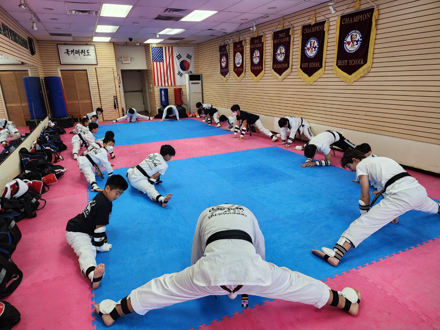 Flexibility training at Dae Han Taekwondo