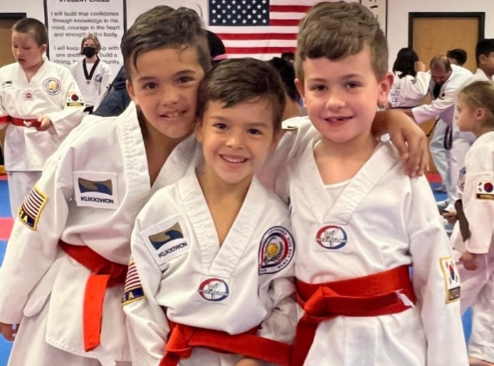 Kids Taekwondo students at Martial Arts USA of IL